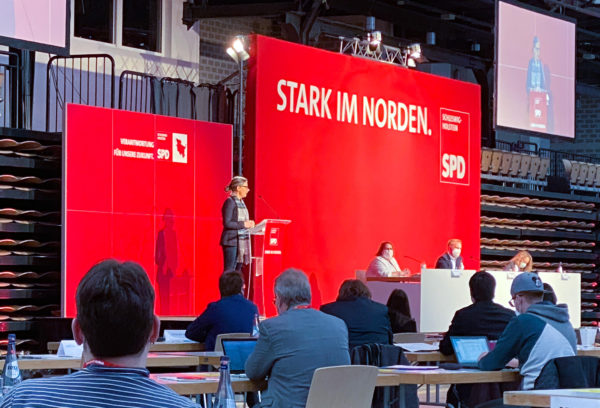 Nina Scheer bei ihrer Bewerbungsrede